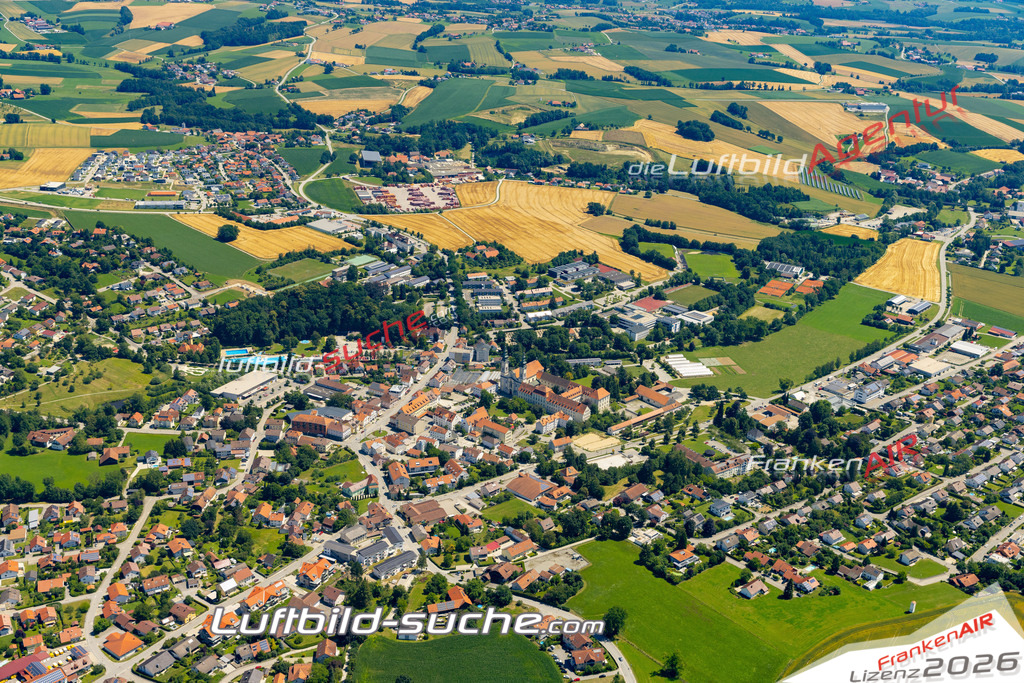 Aktuelles Luftbild von  Fürstenzell - Die Luftaufnahme wurde 2022 mittels UL-Flugzeug erstellt ( keine Drohne ) - hochauflösende Kamera-Systeme von  Canon -Beste Qualität - Für grossformatige Ausdrucke geeignet. Die Geschenkidee !