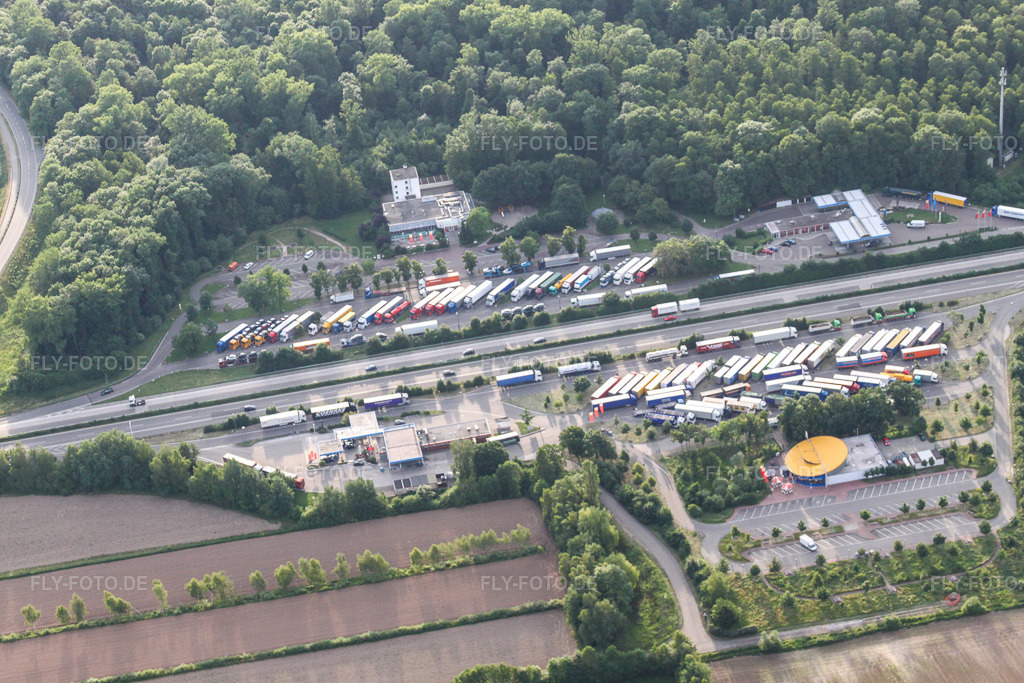 Luftbild: Urloffen, Autobahnraststätte im Ortsteil Urloffen in Appenweier im Bundesland Baden-Württemberg in Deutschland. Foto: IMG_18950.jpg vom 03.06.2009 durch Werner Riehm/FLY-FOTO.de