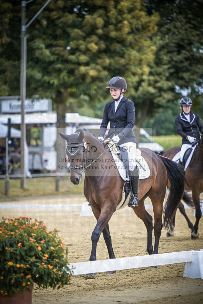 DOS_2095 | Entdecke hochwertige Reitturnierfotos von Foto Oger. Professionell, emotional und authentisch – jetzt Lieblingsmomente im Shop bestellen.Deutschlandweite Turnierfotografie. - Realisiert mit Pictrs.com