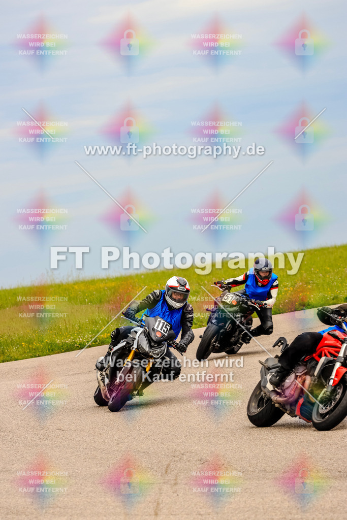 MotoTeam-2185 | Hier findet Ihr Bilder von Touristenfahrten auf der Nürburgring Nordschleife oder von anderen Veranstaltungen die ich besucht habe. Viel Spass beim Durch Schauen 