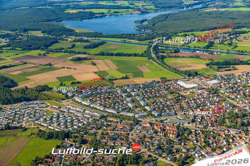Luftaufnahme der Stadt Hilpoltstein - Die Luftaufnahme wurde 2025 vom UL-Flugzeug heraus erstellt ( keine Drohne ) - Hochauflösende Luftaufnahme - für professionelle Ausdrucke geeignet. Die Geschenkidee !Mit Lizenz und Bildrechte bestellbar