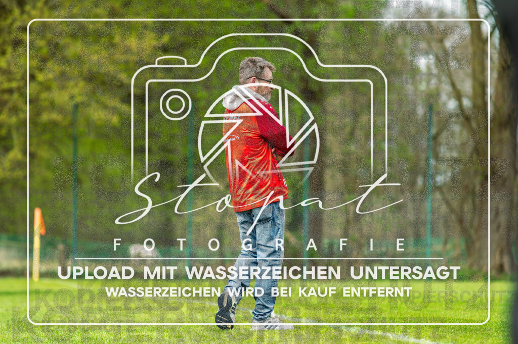 FGFSSCT-1032 | Tobias Mohr (SC Tewel - Trainer) beim Herren Kreisliga HK Spiel zwischen FG Fulde-Stellichte und SC Tewel im Lehrdestadion, Stellichte (Simon Paul Stopat) - Realisiert mit Pictrs.com