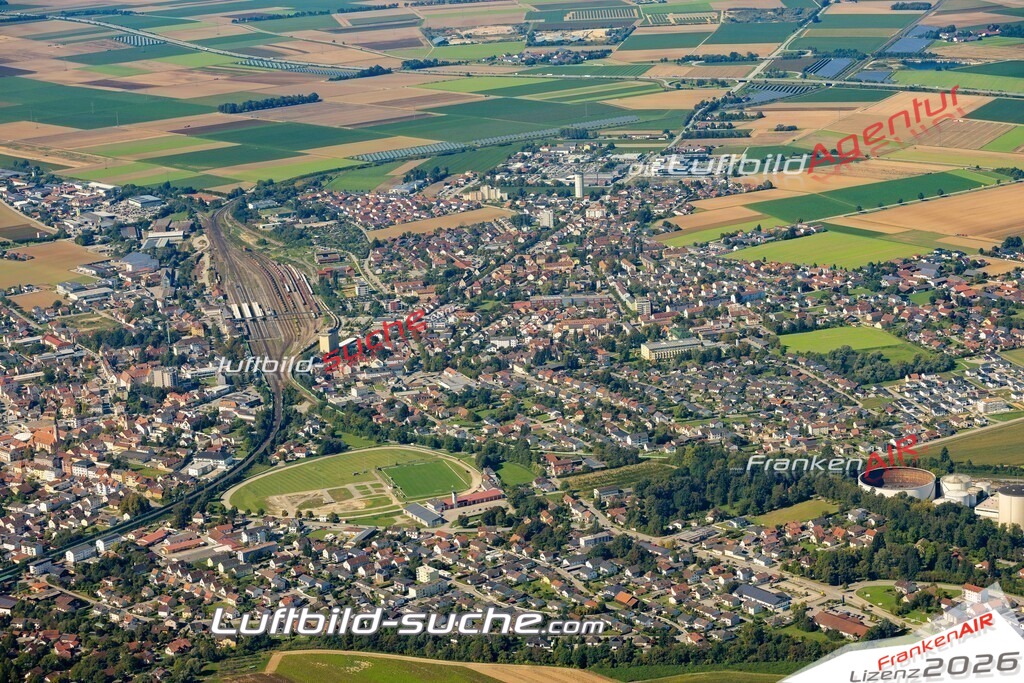 Das Luftbild zeigt : Stadtansicht Plattling - Die Luftaufnahme wurde 2023 vom UL-Flugzeug aus erstellt ( keine Drohne ) - Hochauflösende Luftaufnahme - Für grossformatige Ausdrucke geeignet. Die Geschenkidee !Mit Lizenz und Bildrechte bestellbar