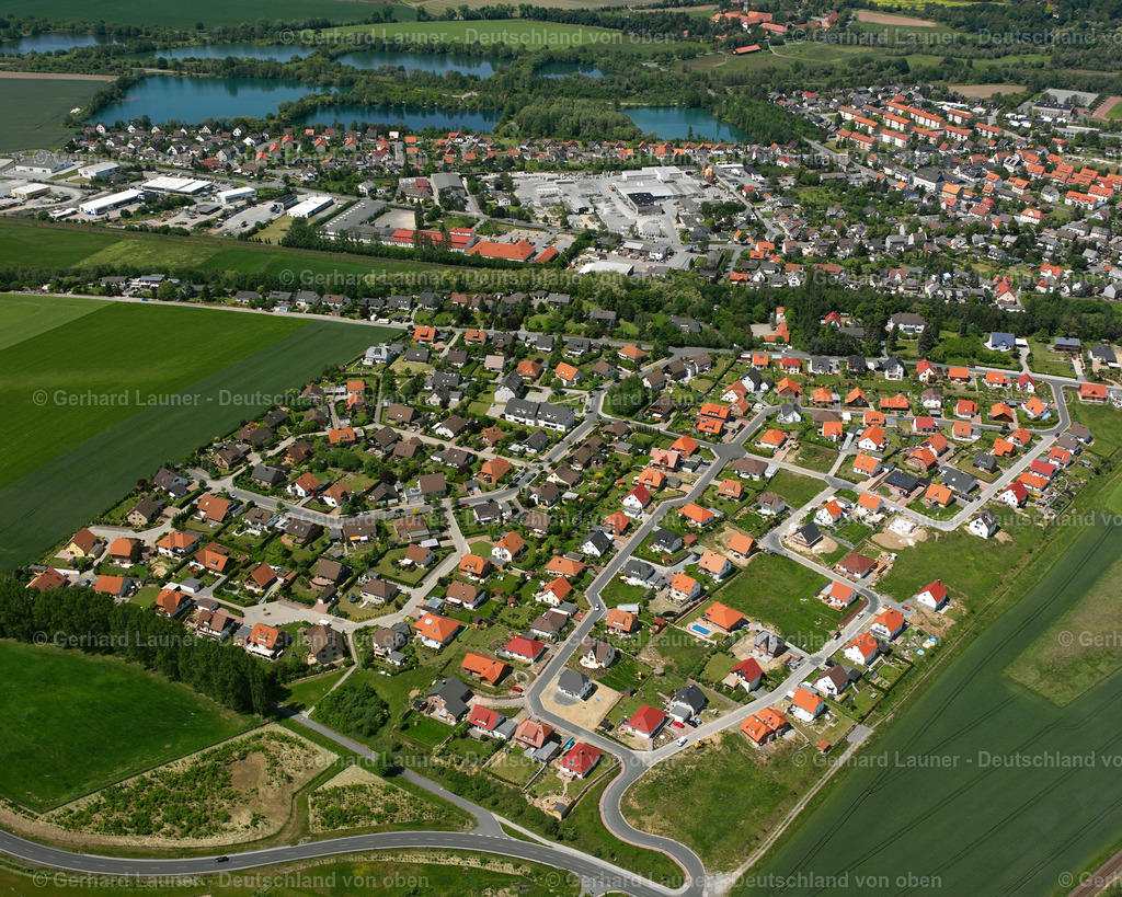 2638312 | VIENENBURG 06.08.2006 Wohngebiet der Mehrfamilienhaussiedlung  in Vienenburg im Bundesland Niedersachsen, Deutschland // Residential area of the multi-family house settlement  in Vienenburg in the state Lower Saxony, Germany Foto: Gerhard Launer