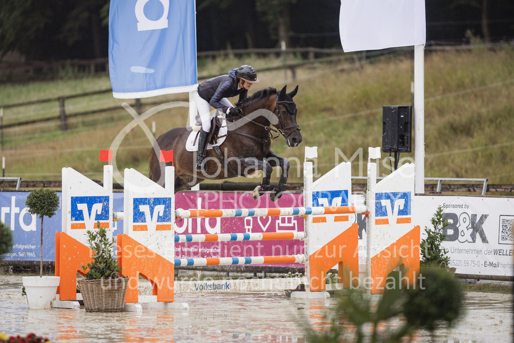 230727_BHO_M1-Spr_1-412 | Deine schönsten Turniermomente als professionelle Fotos! Entdecke hochwertige Pferdesport-Fotografie im Online-Shop. Jetzt Fotos finden & bestellen!