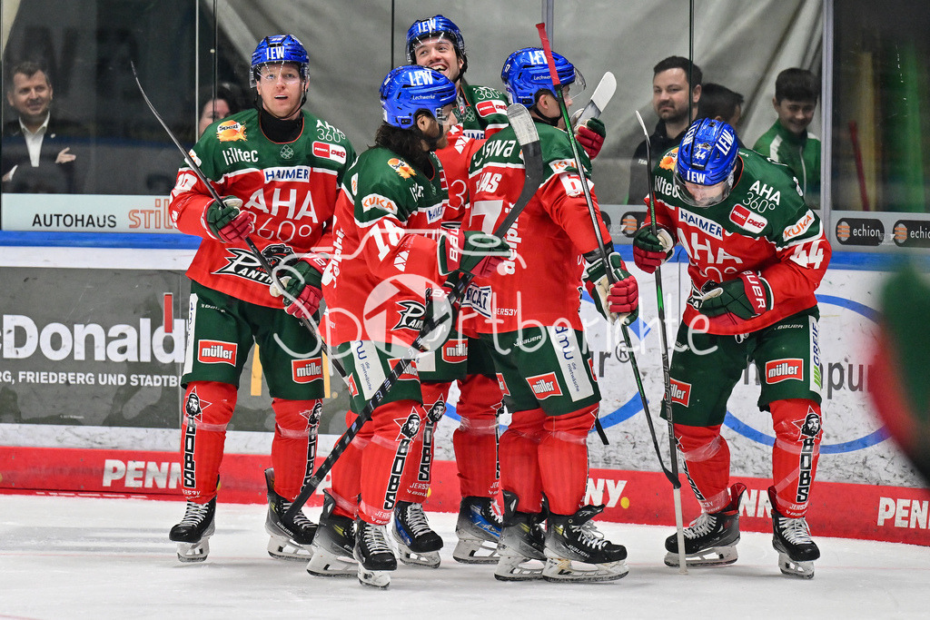 Augsburger Panther - Kölner Haie | Jubel der Panther nach dem Treffer zum 3-0 durch Nolan ZAJAC (Augsburger Panther #44) / Tor / Torschuetze / Freude / Happy / DEL: Augsburger Panther - Koelner Haie, Curt Frenzel Stadion am 02.03.2025