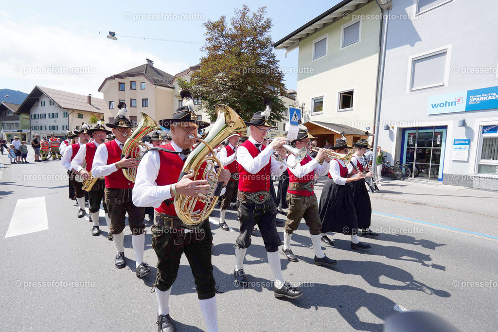 03b-REUTTE-Bundesmusikfest-2023-Juni16-Reutte-DSC01756 | Info aus dem Bezirk Reutte/Ausserfern Tirol sowie eine umfangreiche Bilddatenbank über die gesamte Region: Lechtal, Talkessel Reutte, Tannheimertal, Zwischentoren. Lech, Plansee, Zugspitze, Grenztunnel, B179, Fernpassstraße, Verkehr, Lawinen, Tradition, - Realisiert mit Pictrs.com