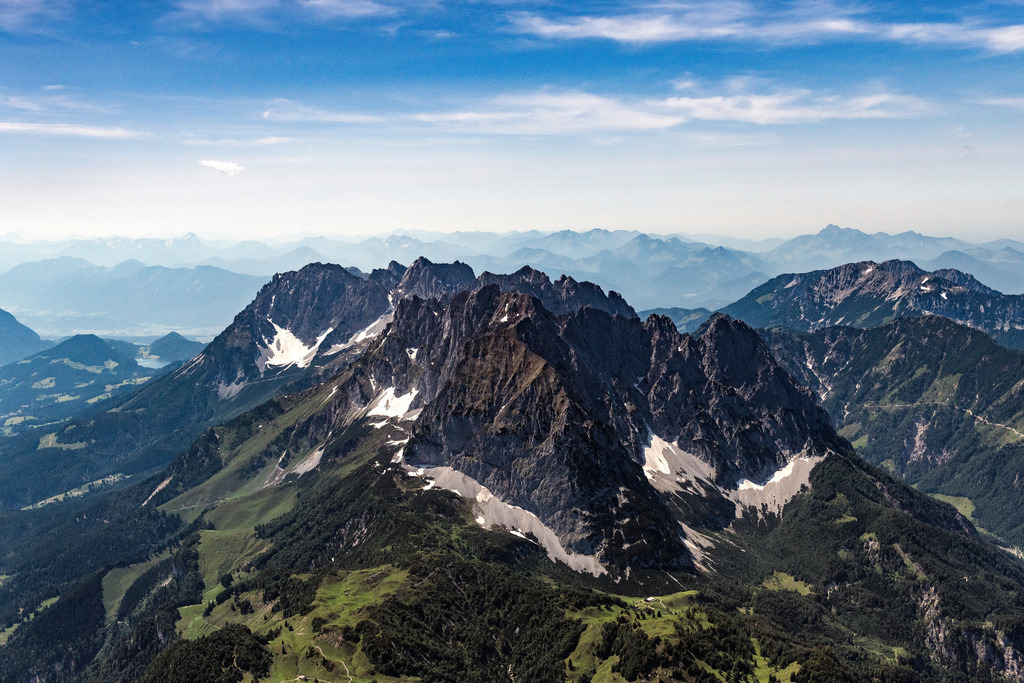 dr__0026758.jpg | SANKT JOHANN 25.06.2019 Felsen- Massiv und Berglandschaft am "Wilden Kaiser" im Kaisergebirge in Kufstein in Tirol, Österreich. // Mountain landscape at the "Wilder Kaiser" in the Kaisergebirge in Kufstein in Tyrol, Austria. Foto: Daniel Reiter