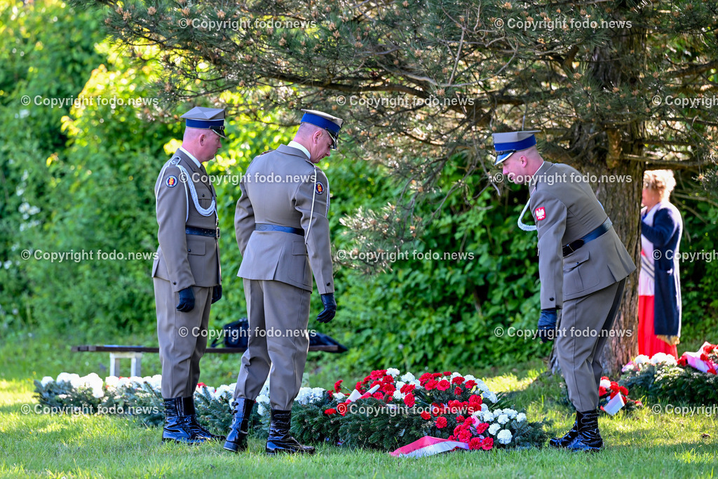 Internationale Gedenk- und Befreiungsfeier Gedenkstaette Mauthausen 2025_ 11.05.2025-44 | 11.05.2025, Mauthausen, AUT, Internationale Gedenk- und Befreiungsfeier Gedenkstaette Mauthausen 2025, 80 Jahre Befreiung KZ Mauthausen im Bild Delegation Polen