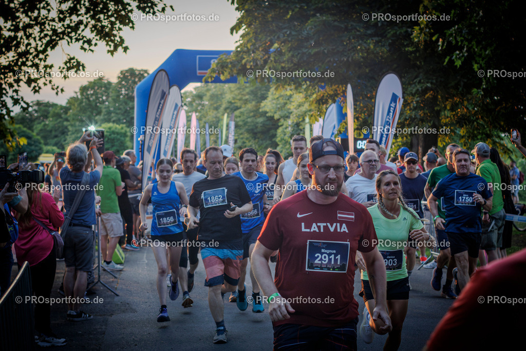 Sparda-Bank Nachtlauf Bonn; Bonn, 18.06.2025 | Impressionen vom Sparda-Bank Nachtlauf Bonn am 18.06.2025 in Bonn (Nordrhein-Westfalen). 