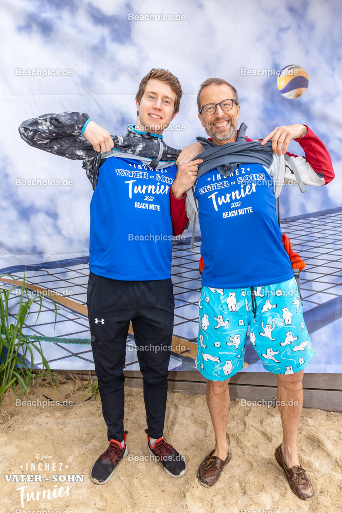 2022-00063160-Vater-Sohn-Turnier-Teamfotos-2 | 26.05.2022; Berlin Foto: Gerold Rebsch - www.beachpics.de