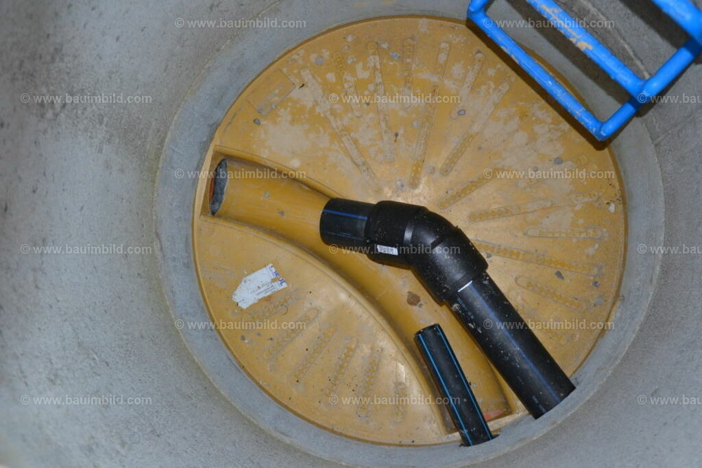 bib-lg03-abwasserkanal-0103 | Nach LV-Leistungsgruppen sortierte Detailfotos über den Bau eines Hauses. Alle Hausbau-Bilder direkt vom Urheber und Autor der Website Haus-Selber-Bauen.com