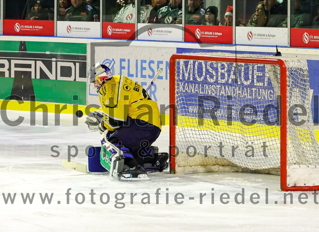 2025-12-19_080_TSV_Erding_gegen_Toelzer_Loewen | Erding, Deutschland, 19.12.2025:Eishockey, Oberliga Süd 2025 / 2026, 27. Spieltag, TSV Erding gegen Tölzer Löwen, Endergebnis: 2:5Torwart Matthias Bittner (Tölzer Löwen, #32)Foto: Christian Riedel / fotografie-riedel.net