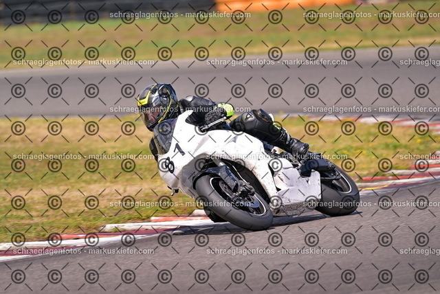 26bt05-1899 | markuskiefer.com - Realisiert mit Pictrs.com