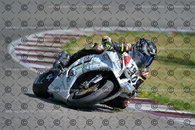 26BT02-1273 | markuskiefer.com - Realisiert mit Pictrs.com