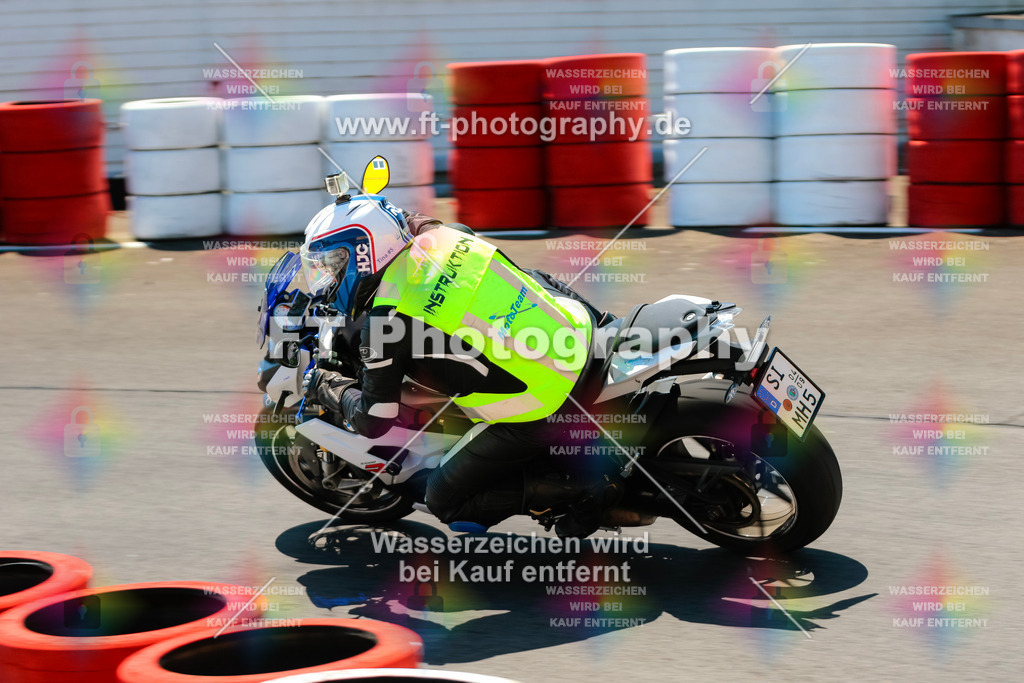 Moto-TeamOBK-22473 | Hier findet Ihr Bilder von Touristenfahrten auf der Nürburgring Nordschleife oder von anderen Veranstaltungen die ich besucht habe. Viel Spass beim Durch Schauen 