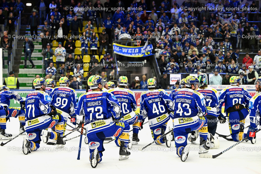 EC IDM WÄRMEPUMPEN VSV vs. FTC-TELEKOM JÉGKORONG | EC VSV Jubel mit Fans, EC IDM WÄRMEPUMPEN VSV vs. FTC-TELEKOM JÉGKORONG, EC IDM WÄRMEPUMPEN VSV vs. FTC-TELEKOM JÉGKORONG am 19.10.2025 in Villach (Stadthalle Villach), Austria, (Photo by Bernd Stefan)