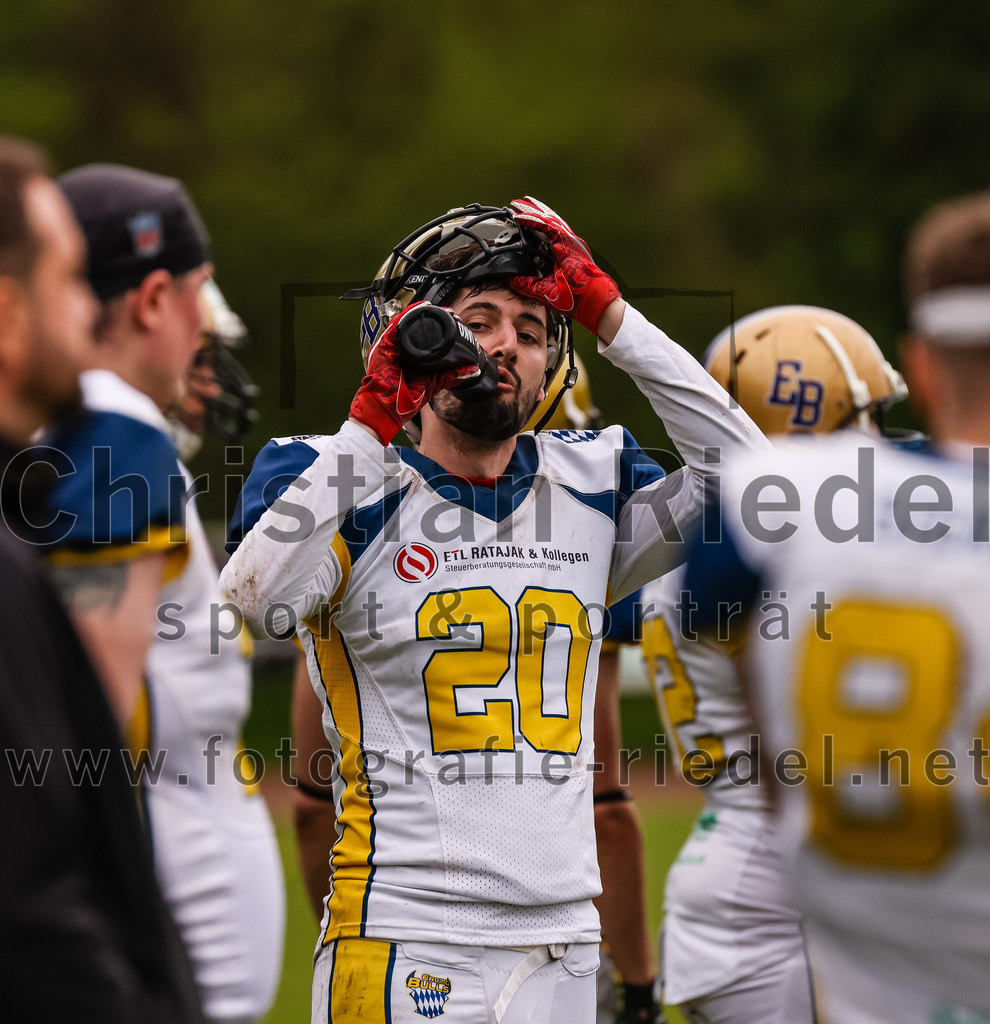 2022-04-30_111_Erding_Bulls_gegen_Regensburg_Phoenix | Erding, Deutschland, 30.04.2022:
Football, Regionalliga 2022, 1. Spieltag, Erding Bulls gegen Regensburg Phoenix

Foto: Christian Riedel / fotografie-riedel.net