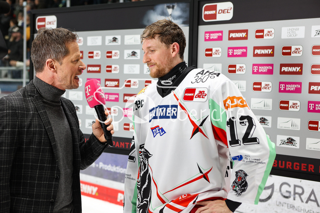 Augsburger Panther - Nürnberg ICE Tigers | Sascha BANDERMANN interviewt Mirko SACHER (AEV #12) nach der Partie bei MagentaSport / Magenta Sport / DEL Retro Spiel