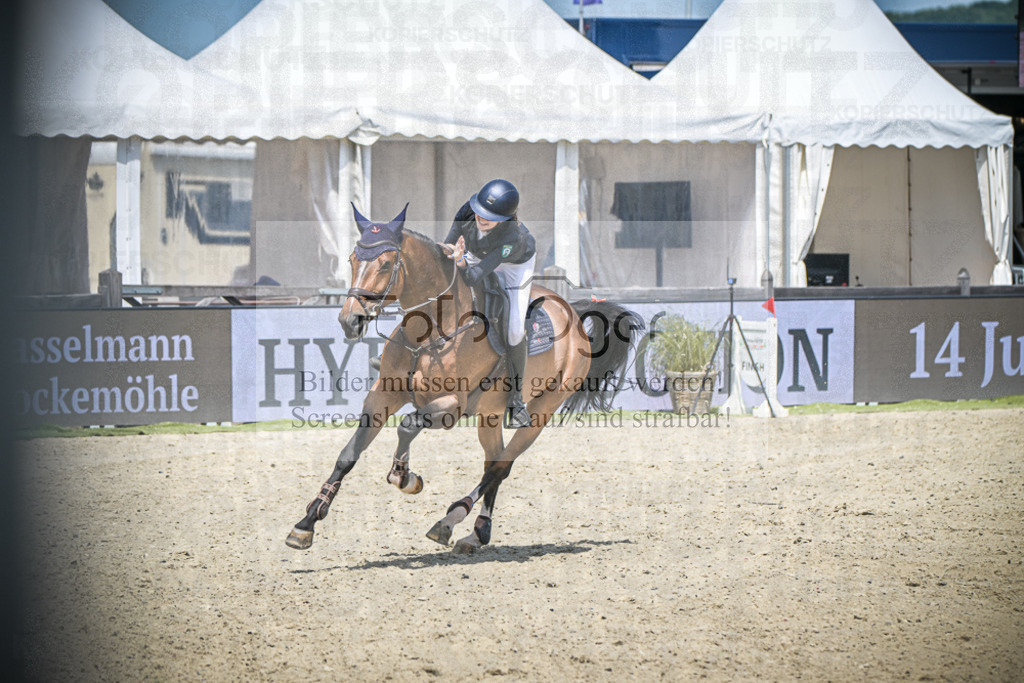 DOS_3687 | Entdecke hochwertige Reitturnierfotos von Foto Oger. Professionell, emotional und authentisch – jetzt Lieblingsmomente im Shop bestellen.Deutschlandweite Turnierfotografie. - Realisiert mit Pictrs.com