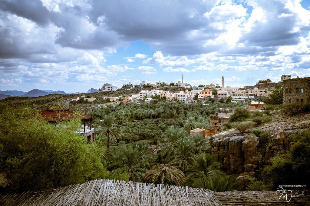 Bergdorf Misfah, Oman | Herzlich willkommen auf meiner Seite! Ich bin Elke Wallnisch, Deine Fotografin für lichtstarke Momente. Der Name steht für alles, was mich mit der Fotografie verbindet: Das Licht und seine machtvolle Wirkung auf eine Situation oder unsere Stimmung - Realisiert mit Pictrs.com