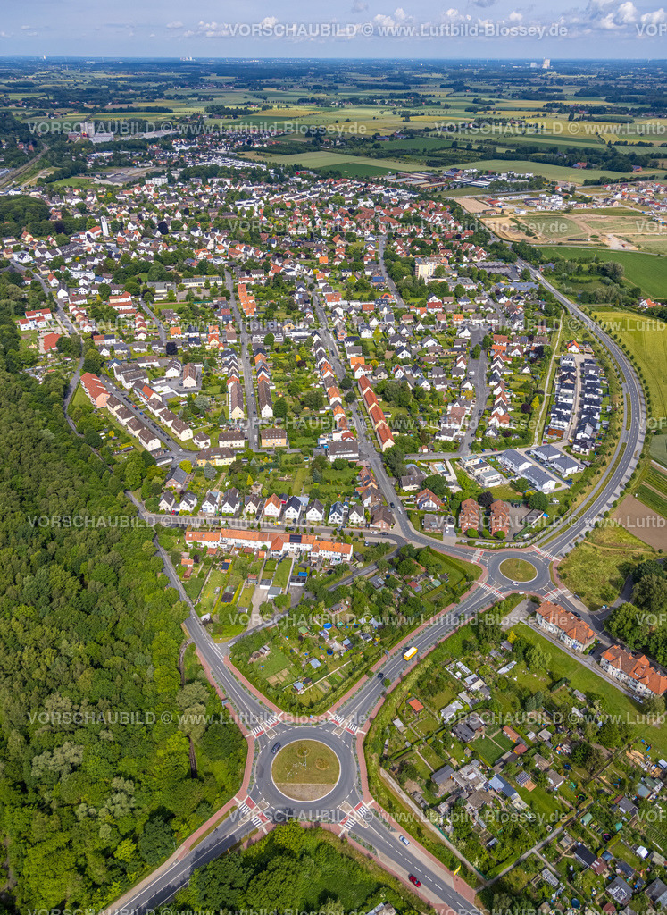 Soest220600396 | Luftbild, Umgehungsstraße und Radwege, zwei Kreisverkehre am Naugardenring, Soest, Soester Boerde, Nordrhein-Westfalen, Deutschland