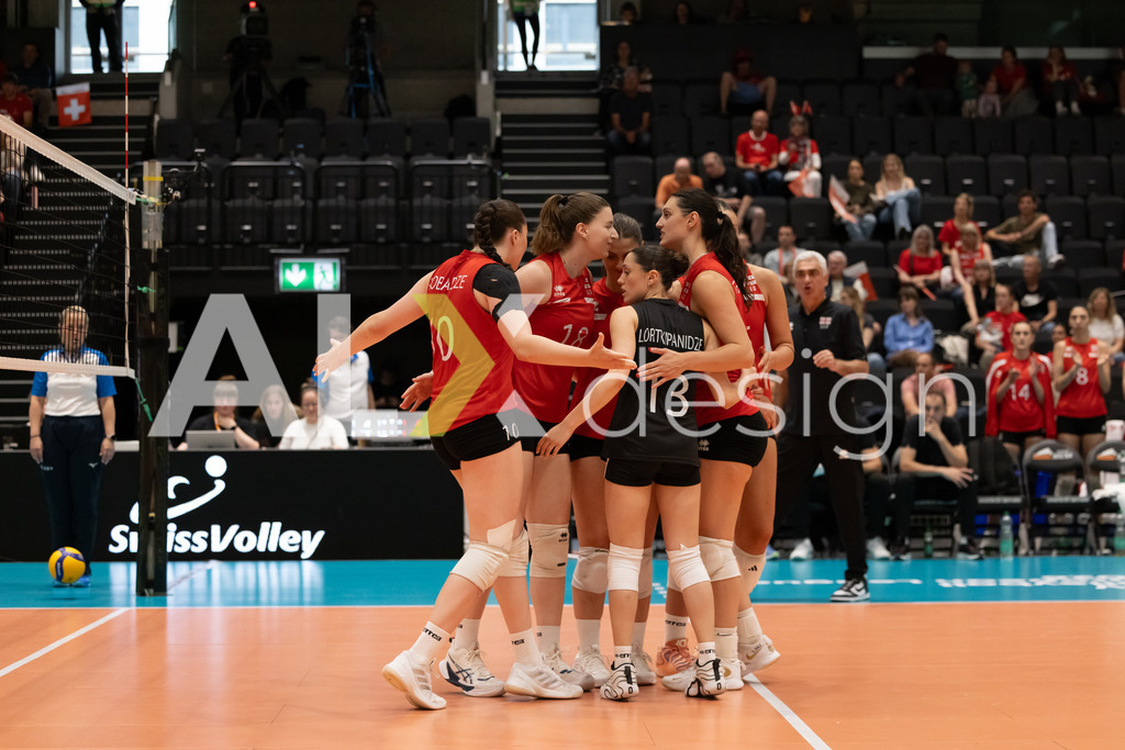 Georgia v Switzerland - CEV European League Women | KRIENS, SWITZERLAND - JUNE 12: Georgian team celebrating during the CEV European League match between Georgia and Switzerland at Pilatus Arena on June 12, 2026 in Kriens, Switzerland. - Realisiert mit Pictrs.com