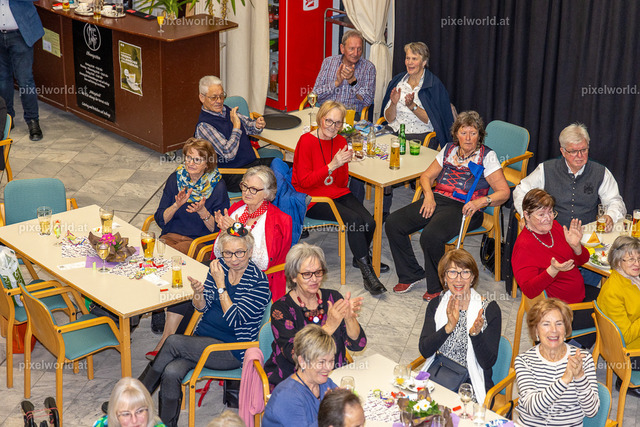 Ball der älteren Generation | Bildershop von pixelworld.at - Realisiert mit Pictrs.com