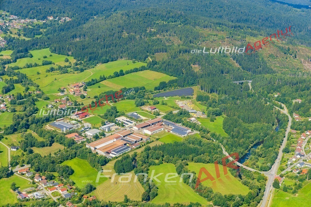 theresienthal-zwiesel-luftbild-agentur-mit-lizenz-7504-jahr-2025 | Luftaufnahme Theresienthal Zwiesel - Die Luftaufnahme wurde 2025 vom UL-Flugzeug heraus erstellt ( keine Drohne ) - Hochauflösende Luftaufnahme - für professionelle Ausdrucke geeignet. Die Geschenkidee !Mit Lizenz und Bildrechte bestellbar