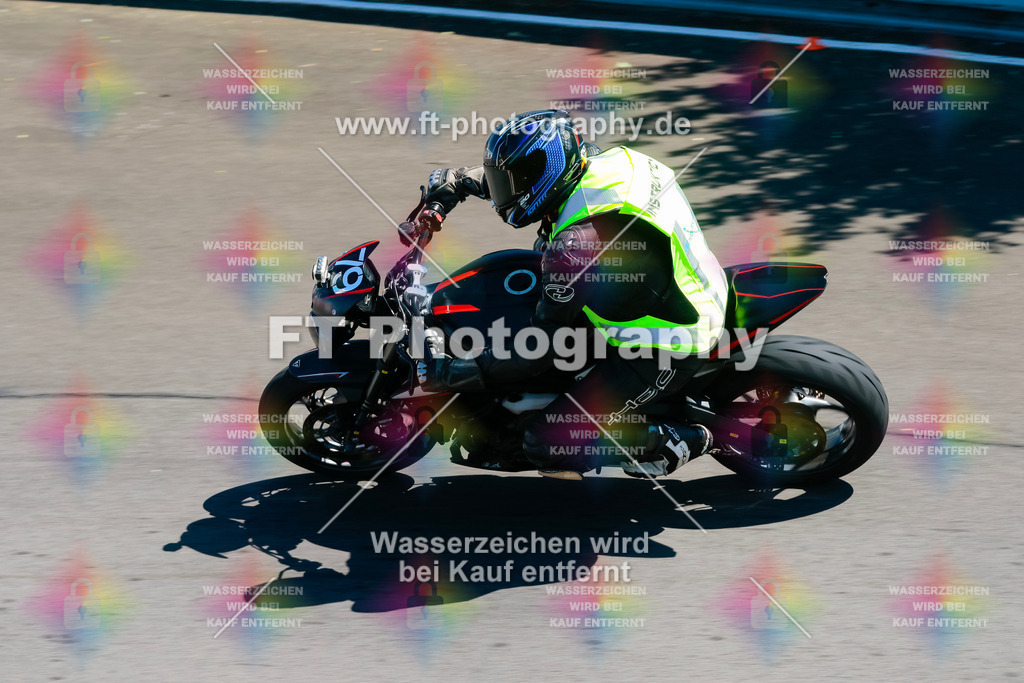 Moto-TeamOBK-21928 | Hier findet Ihr Bilder von Touristenfahrten auf der Nürburgring Nordschleife oder von anderen Veranstaltungen die ich besucht habe. Viel Spass beim Durch Schauen 