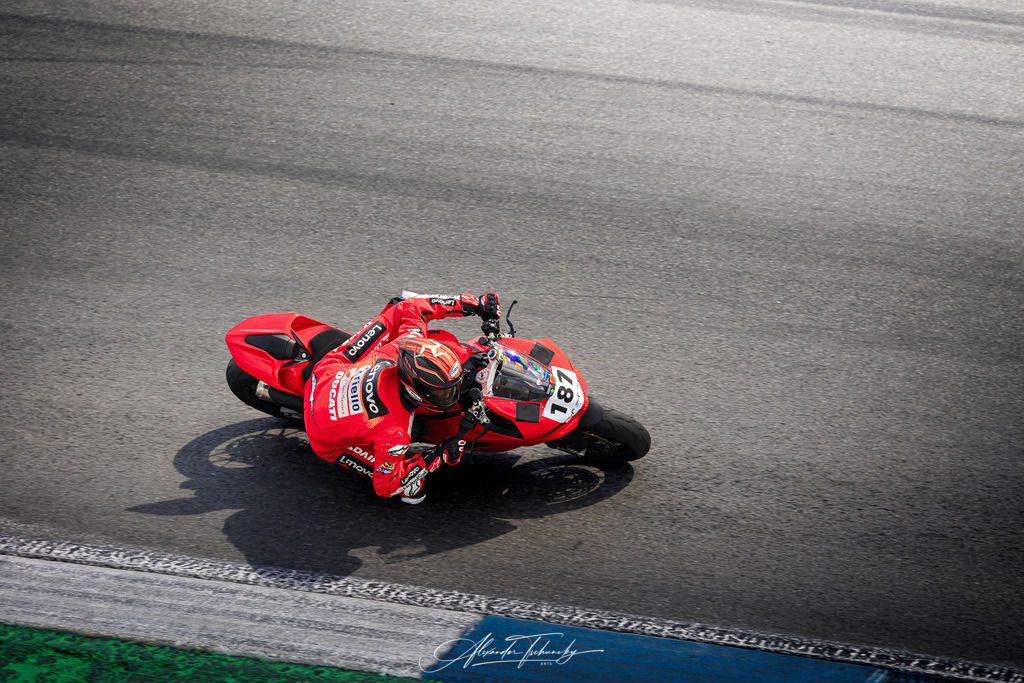 Ducati Trackday Hockenheimring 2026 | Entdecken Sie die faszinierende Welt von Alexander Tschuncky Arts: Kreative Fotografie, atemberaubende Automobilkunst und hochwertiger Bilderdruck. Lassen Sie sich inspirieren! - Realisiert mit Pictrs.com