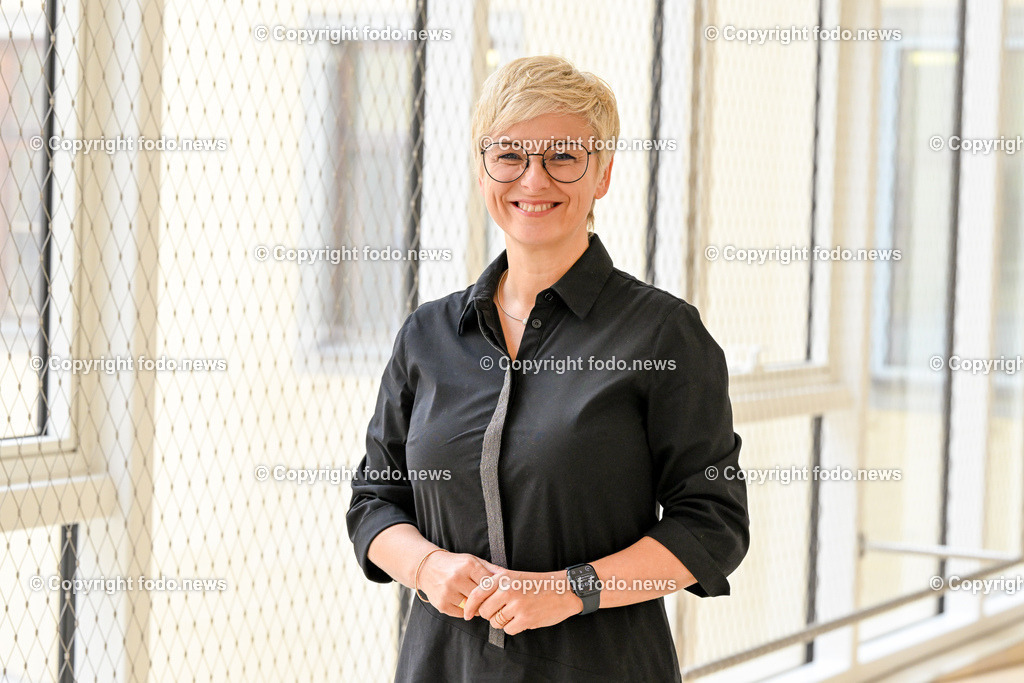Pressekonferenz WKO Oberösterreich_ Arbeitsmarkt-Haus der Wirtschaft_ 07.06.2023-2 | 07.06.2023, Presseclub Linz, AUT, Pressekonferenz WKO Oberoesterreich, Arbeitsmarkt-Haus der Wirtschaft, im Bild Doris Hummer (Praesidentin der Wirtschaftskammer Ooe)