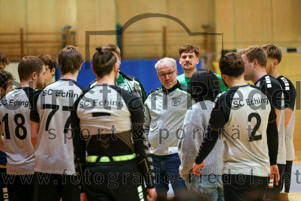 2023-01-21_066_SpVgg_Altenerding_gegen_SC_Eching | Erding, Deutschland, 21.01.2023:
Handball, Bezirksoberliga Männer 2022 / 2023, 12. Spieltag, SpVgg Altenerding gegen SC Eching, Endergebnis: 29:34

Trainer Thomas Gentgen (SC Eching), Petra Gerber (SC Eching)

Foto: Christian Riedel / fotografie-riedel.net