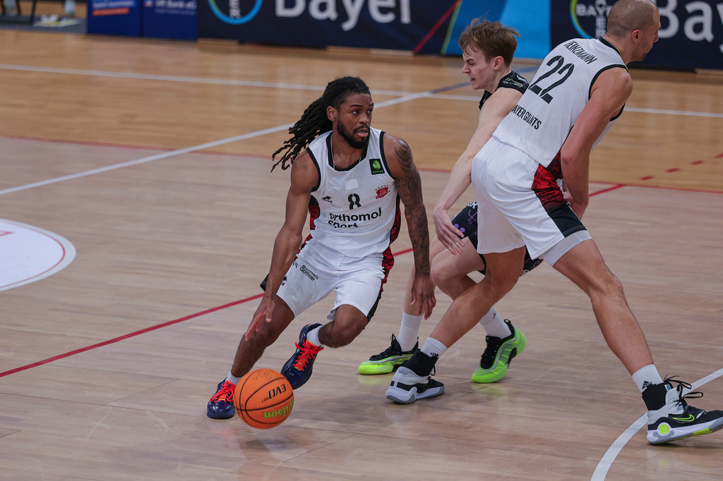 Pro A BAYER GIANTS vs Uni Baskets Münster-103 | Fotos von Basketballspielen aus dem Raum NRW fotografiert von Gero Mueller-Laschet und Daniel Schaefer - Realisiert mit Pictrs.com