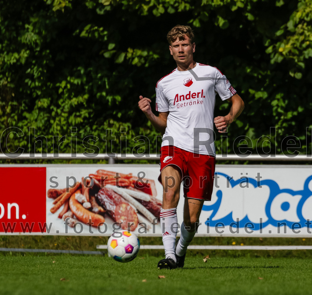 2023-08-26_025_TSV_Ebersberg_gegen_TSV_Oberpframmern | Ebersberg, Deutschland, 26.08.2023:
Fußball, Kreisliga 2023 / 2024, 2. Spieltag, TSV 1877 Ebersberg gegen TSV Oberpframmern, Endergebnis: 5:1

Anton Tristl (TSV Oberpframmern, #5)

Foto: Christian Riedel / fotografie-riedel.net