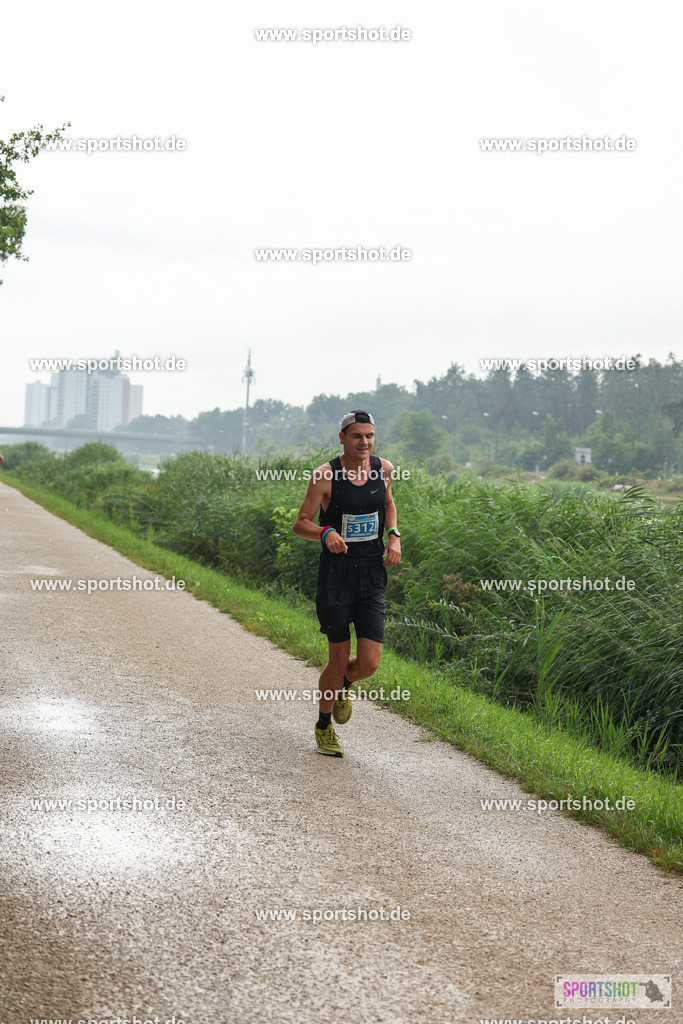 LUR_1121 | 34. M-net Erlanger Triathlon 2025 #erlangertriathlon  #mnettriathlon2025 #mnettriathlon #team #olympischedistanz #mitteldistanz #triathlon #maindonaukanal  #erlangertriathlon2025 #yourpictrs #tv1848 #tv1848erlangen  #triathlonbayern #sportinerlangen #demsportverbunden #sportshot_your_pictrs Copyright: www.sportshot.de