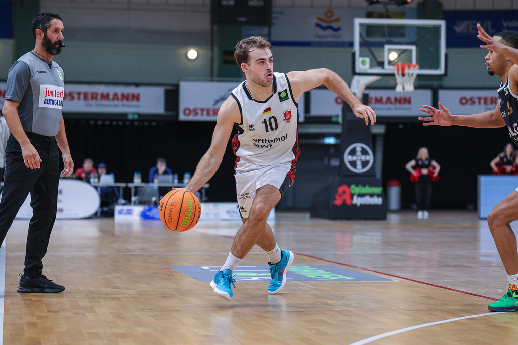 Pro A BAYER GIANTS vs Eisbären Bremerhaven-40 | Fotos von Basketballspielen aus dem Raum NRW fotografiert von Gero Mueller-Laschet und Daniel Schaefer - Realisiert mit Pictrs.com
