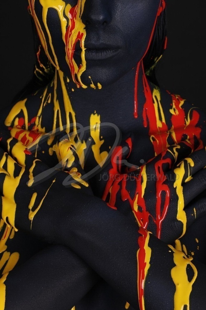 BodyArt-DARKBLUESPLASH_6532c | #009 | Modell: Sonia | Foto: Tschiponnique Skupin - Realisiert mit Pictrs.com