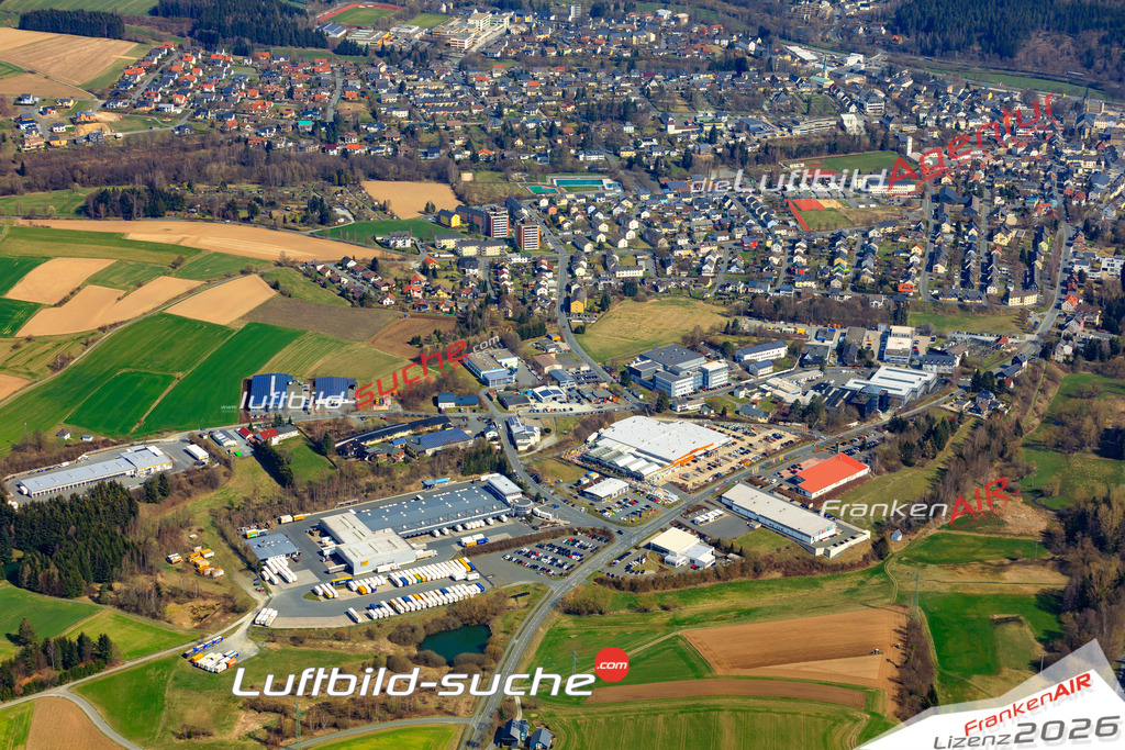 Das Luftbild der Stadt Naila wurde 2019 vom Flugzeug heraus erstellt (keine Drohne) Aufnahmehöhe ca.400 Meter- hohe Auflösung- beste Druck-Qualität garantiert!