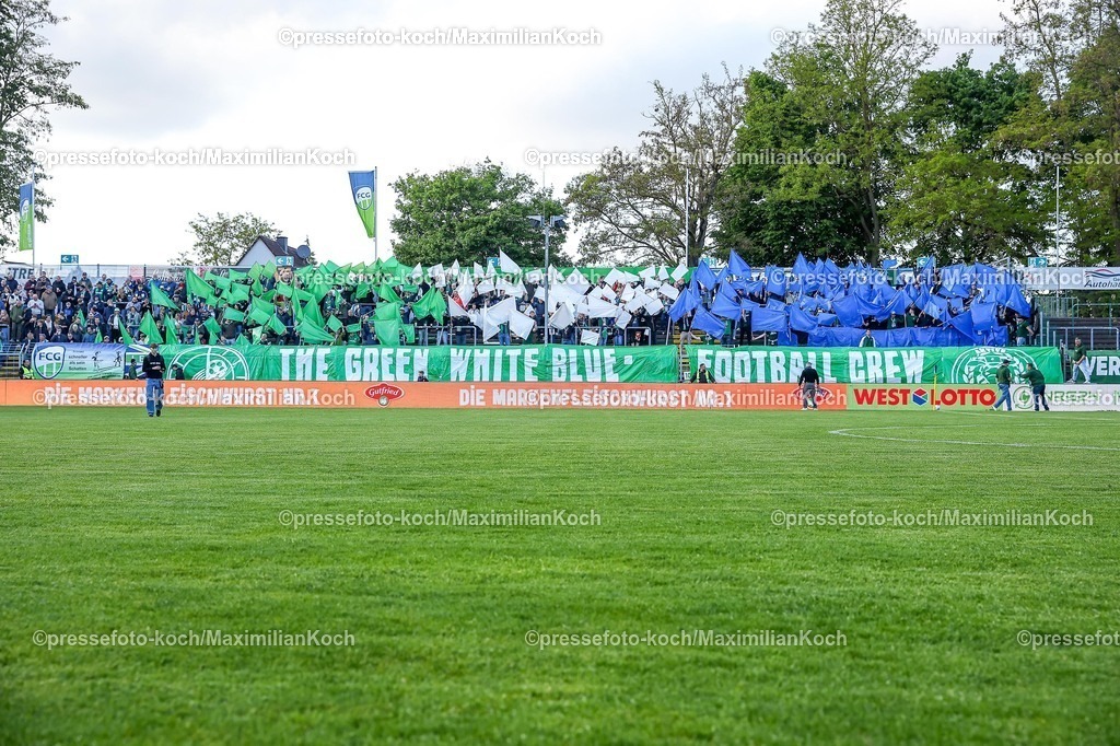 xKWIx08052601005 | 2026.05.08, xkwix, Fußball, Regionalliga West, FC Gütersloh -  VfL Bochum II, Heidewaldstadion (Ohlendorf Stadion im Heidewald), 33.Spieltag, Saison 2025 / 2026: Choreo vor dem Spiel der Heimfans DFB regulations prohibit any use of photographs as image sequences and or quasi-video. Photo: xKamilxWilkowskixPressefotoKochx