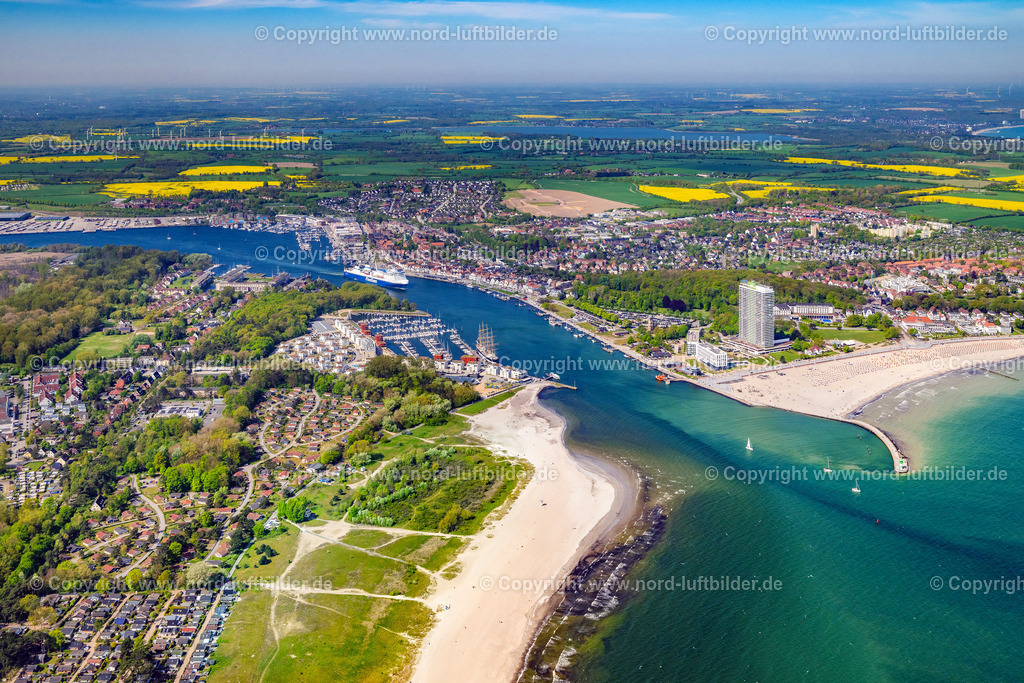 Travemünde_Priwall_ELS_5095010524 | LüBECK 01.05.2024 Küsten- Landschaft am Sandstrand der der Ostsee in Priwall im Bundesland Schleswig-Holstein, Deutschland. // Coastline on the sandy beach of of Baltic Sea in Priwall in the state Schleswig-Holstein, Germany. Foto: Martin Elsen