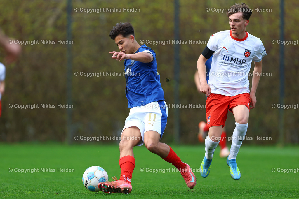 NH_HolsteinKielU19_1FCHeidenheimU19_DFBNachwuchsliga_18042026 | #11 Kevin Hahn (Holstein Kiel U19), #13 Torben Leis (1. FC Heidenheim U19)Fußball I Herren I U19 DFB-Nachwuchsliga Hauptrunde Liga A, Gruppe B I Saison 2025-2026 I 9. Spieltag I Holstein Kiel U19 - 1. FC Heidenheim U19 I 18.04..2026 I Citti-Fußball-Park