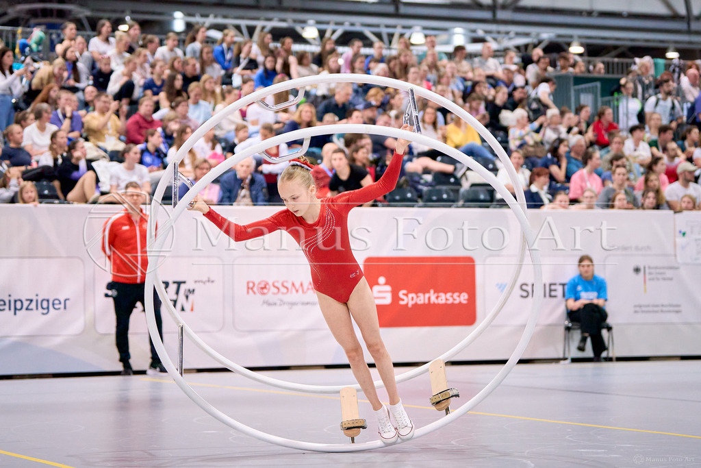 A-DSC03985 | Professionelle Sportfotografie in Hamburg, Schleswig-Holstein und Niedersachsen – spezialisiert auf Rhönrad, Geräteturnen, Leistungsturnen und rhythmische Sportgymnastik. Bundesweite Begleitung von Rhönrad-Events. Jetzt Sport-Fotos - Realisiert mit Pictrs.com