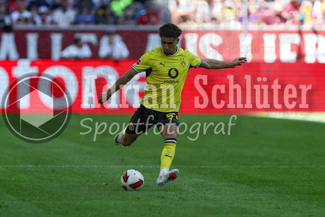 25.07.2026, GER, Fussball, Herren, Vorbereitungsspiel, Saison 2026/2027, Fortuna Düsseldorf - Borussia Dortmund | Marwan Mirza (BVB) in Aktion am Ball, Einzelaktion
