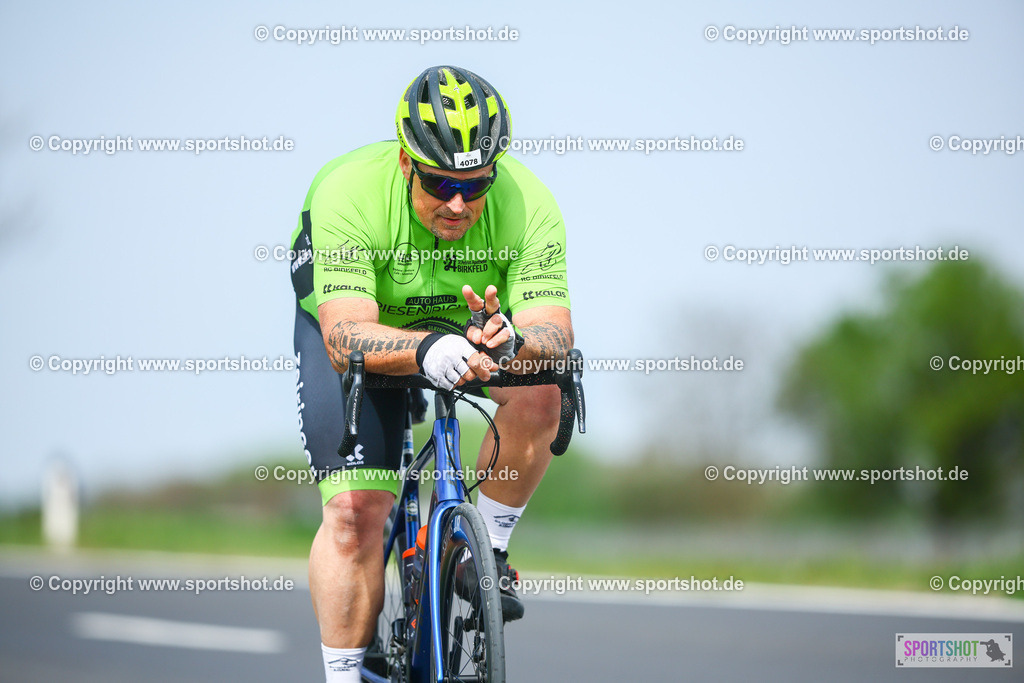103_TRA57204 | Neusiedlersee Radmarathon 2026@sportshot_your_pictrs #yourpictures#roadtowm2029 #nrm #neusiedlerseeradmarathon #neusiedlersee #neusiedlerseetourismus #burgenland #mörbisch #nrm26 #burgenlandtourismus #voglundco #poweredbyburgenlandtourismus #radsport #rad #marathon #ucigranfondo #visitburgenland #ucigranfondoworldseries