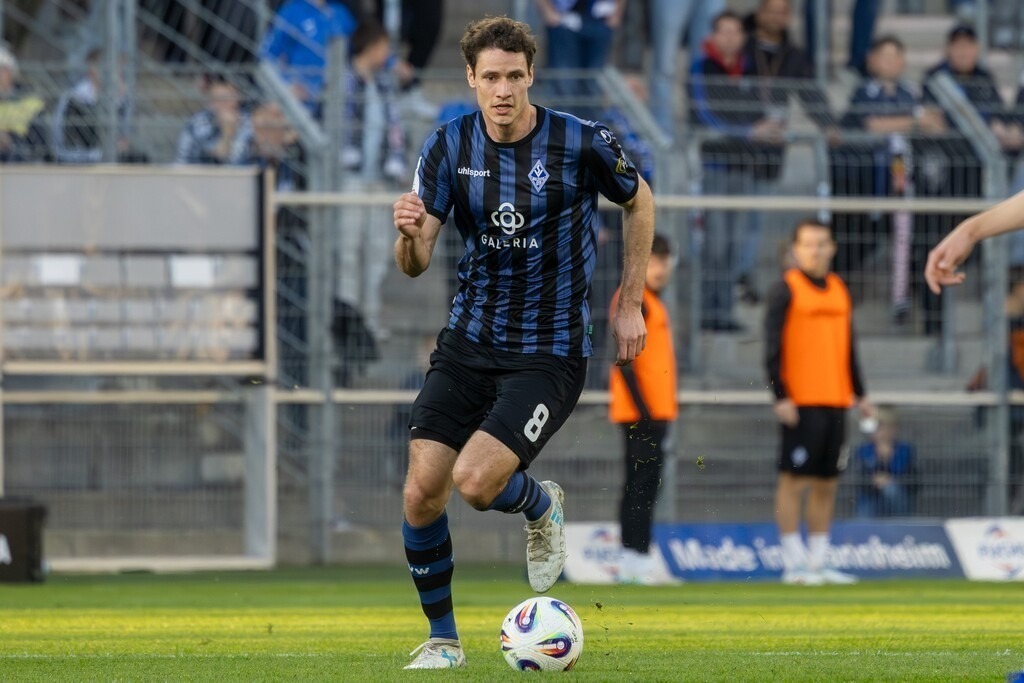 Fußball 3. Liga, Saison 2025/26, 32. Spieltag: Waldhof Mannheim gegen TSG Hoffenheim II | Fußball 3. Liga, Saison 2025/26, 32. Spieltag: Waldhof Mannheim gegen TSG Hoffenheim II***Am Ball: Maximilian Thalhammer (8, Hoffenheim) - Realisiert mit Pictrs.com