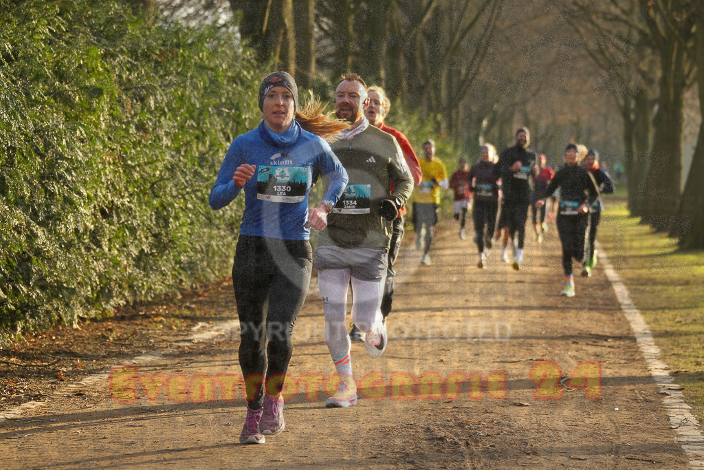241231_1015_EV4_3541 | Sportfotografie im Rhein-Sieg Kreis, Köln, Bonn, NRW, Rheinland Pfalz, Hessen, etc. Unser Tätigkeitsfeld umfasst den Laufsport vom Volkslauf über den Marathon, Duathlon, Triathon bis zum Ultralauf wie Kölnpfad Ultra oder Schindertrail.