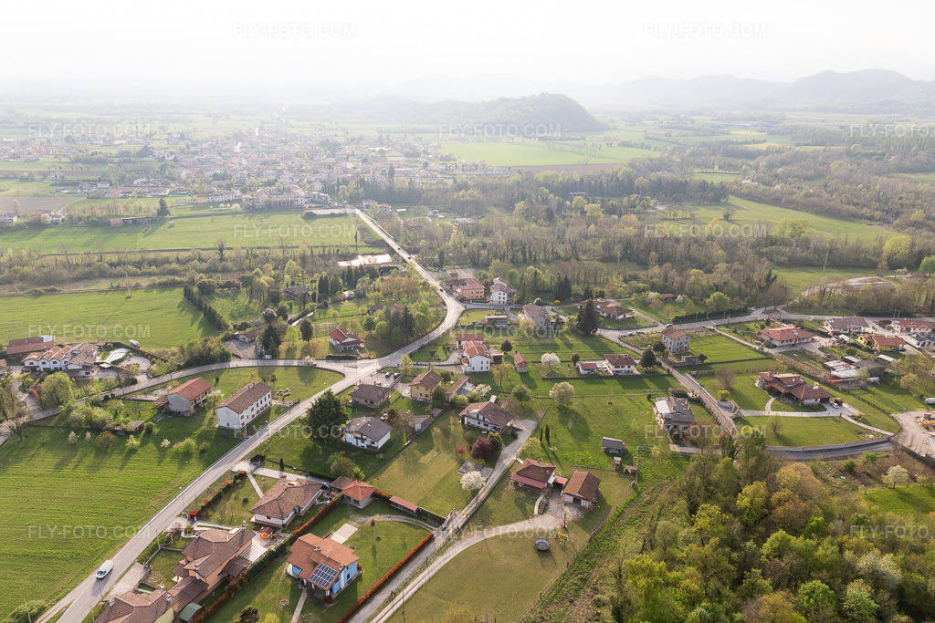 Aerial view: View of the town in Borgo Ampiano in the state Friuli Venezia Giulia, Italy. – Photo: IMG_098767.jpg taken on 04/07/2017 by Werner Riehm/FLY-FOTO.com – Resolution of the original: 5472 x 3648 px