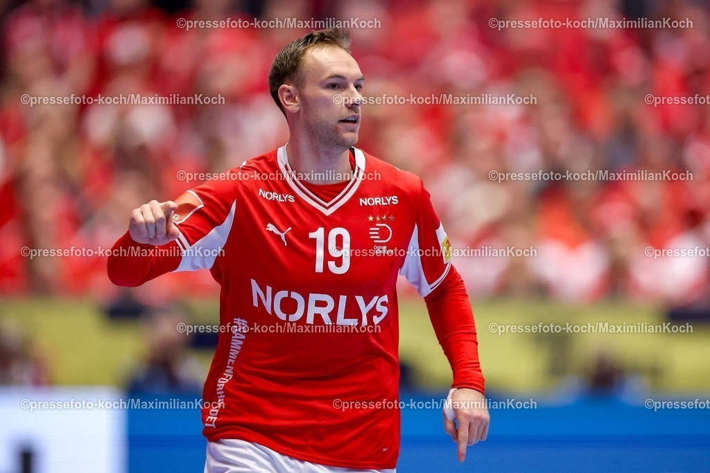 EHF20012602007 | 20.01.2026, Handball, Men's EHF EURO 2026, Dänemark - Portugal, Jyske Bank Boxen in Herning, Dänemark, Preliminary Round:  Mathias Gidsel (Denmark #19) gestikulierend auf dem Spielfeld  