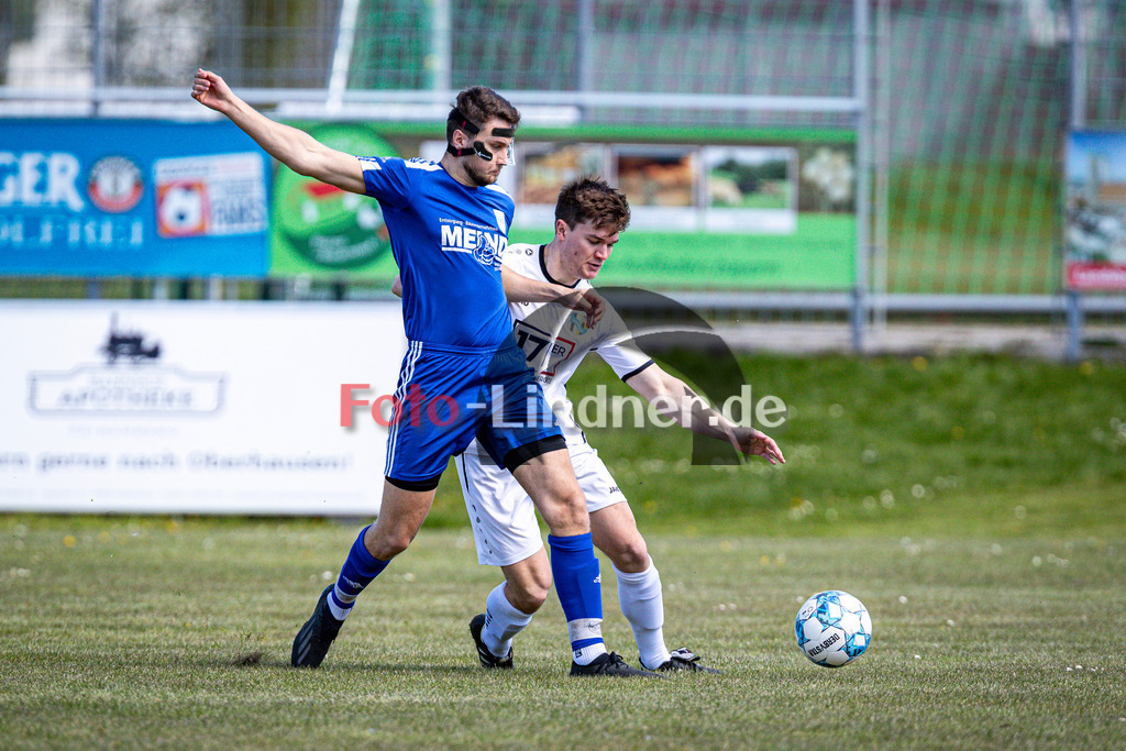 SG Hungerbach vs SV Eurasburg-Beuerberg | Meisterrunde Kreisklasse Gruppe C, SG Hungerbach vs SV Eurasburg-Beuerberg, 20240427,
Duell zwischen Christian MARTNER (SVEB 17) und Matthias LISTLE (SGH 3),
2024-04-27 in Oberhasuen (Sportplatz Oberhasuen)
17 Christian MARTNER (SVEB 17), 3 Matthias LISTLE (SGH 3)
Copyright: WolfgangxLindner www.foto-lindner.de